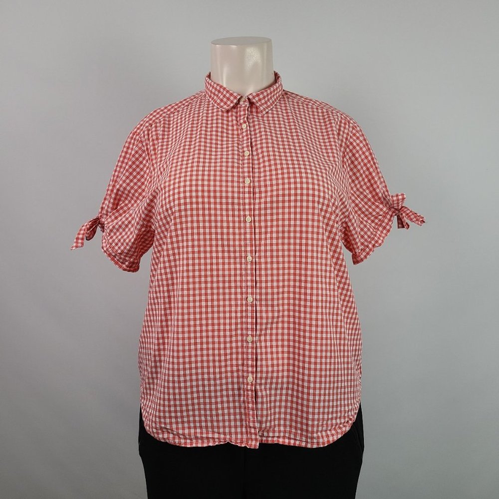 GAP Red and White Checkered Button Down Shirt